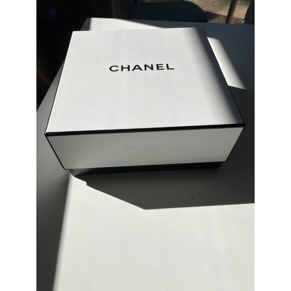 Chanel Square Gift Box - Picture 2 of 5